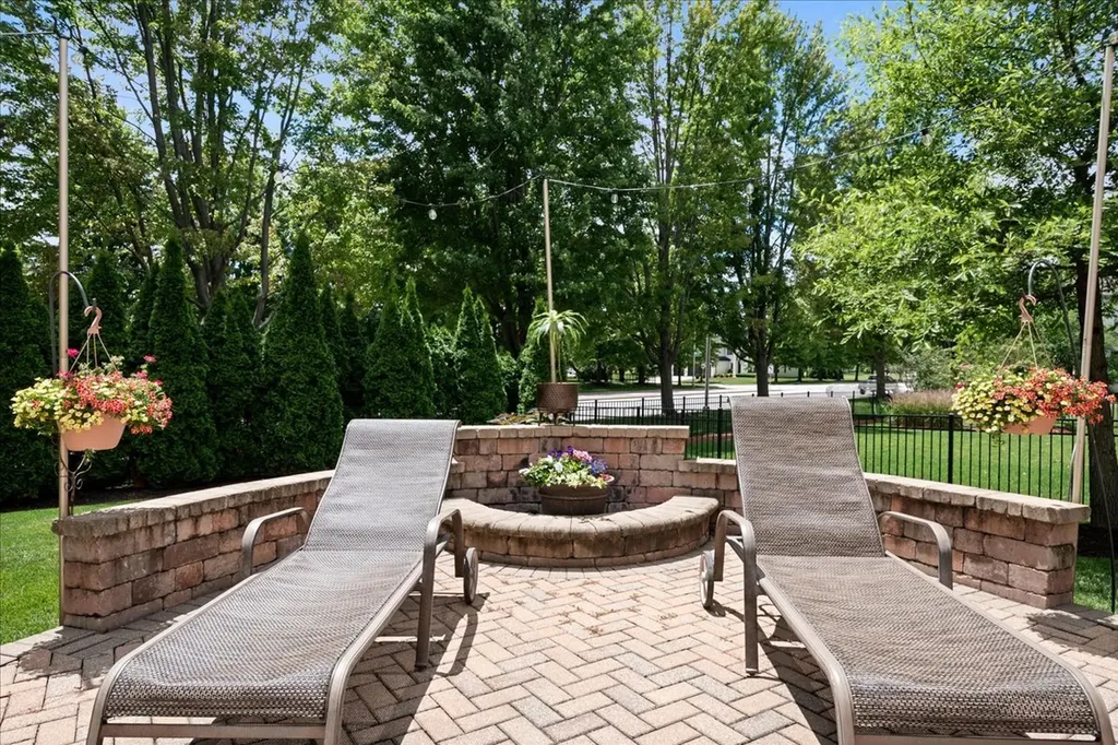 2412 Shaker Court Naperville IL 60564