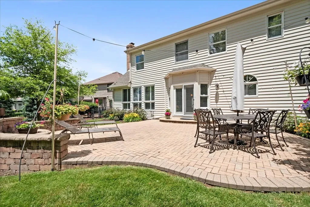 2412 Shaker Court Naperville IL 60564