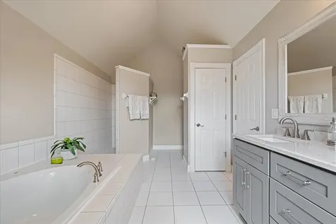 2412 Shaker Court Naperville IL 60564