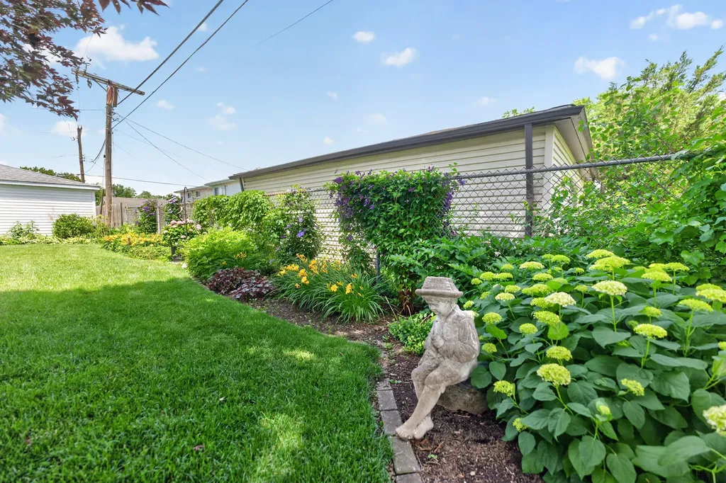89 South Clarendon Avenue Addison IL 60101
