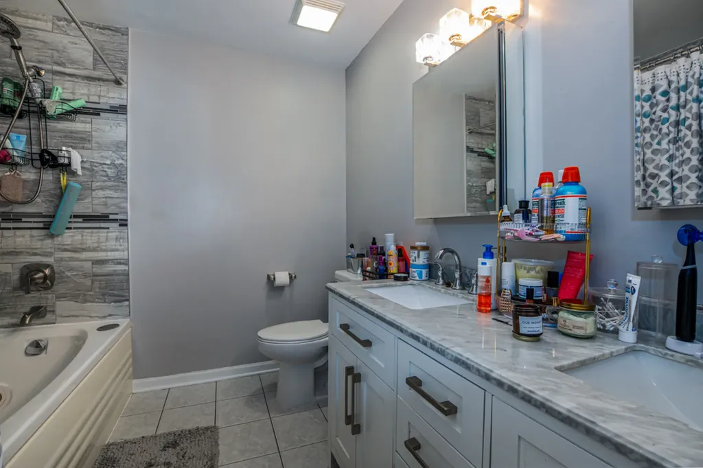4414 South King Drive Chicago IL 60653