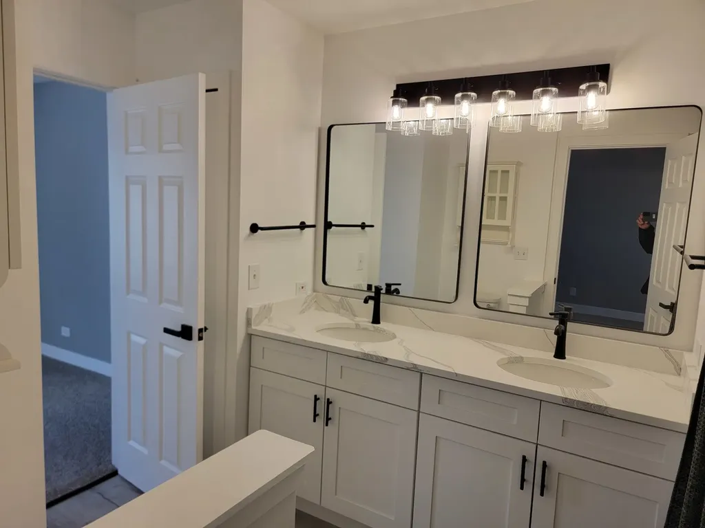 2992 Heatherwood Court Schaumburg IL 60194