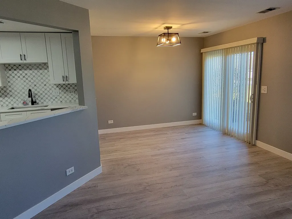 2992 Heatherwood Court Schaumburg IL 60194