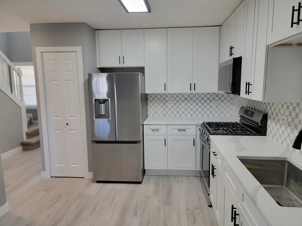 2992 Heatherwood Court Schaumburg IL 60194