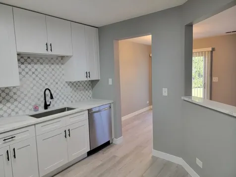 2992 Heatherwood Court Schaumburg IL 60194