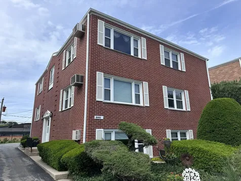 8442 West Oak Avenue Niles IL 60714