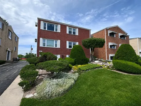 8442 West Oak Avenue Niles IL 60714