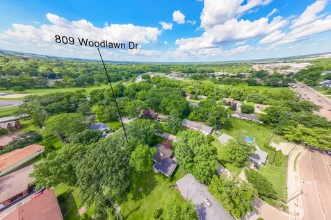 809 Woodlawn Drive Dekalb IL 60115