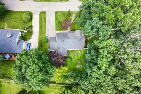 809 Woodlawn Drive Dekalb IL 60115