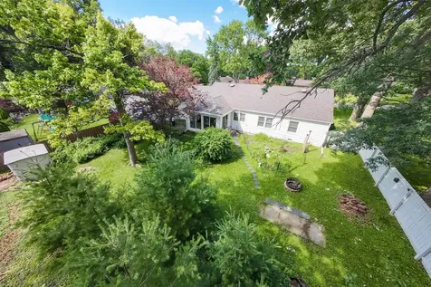 809 Woodlawn Drive Dekalb IL 60115
