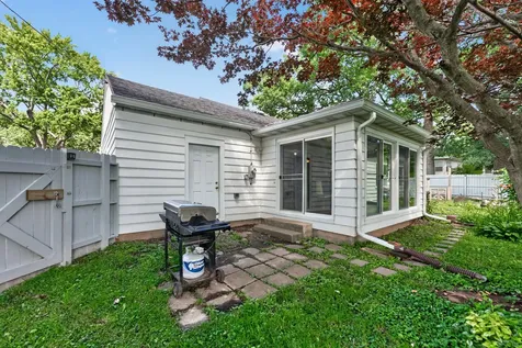 809 Woodlawn Drive Dekalb IL 60115