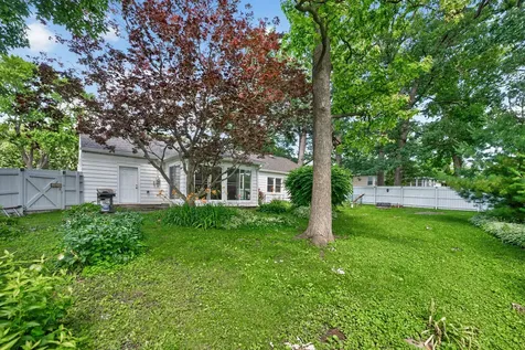 809 Woodlawn Drive Dekalb IL 60115