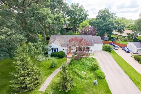 809 Woodlawn Drive Dekalb IL 60115