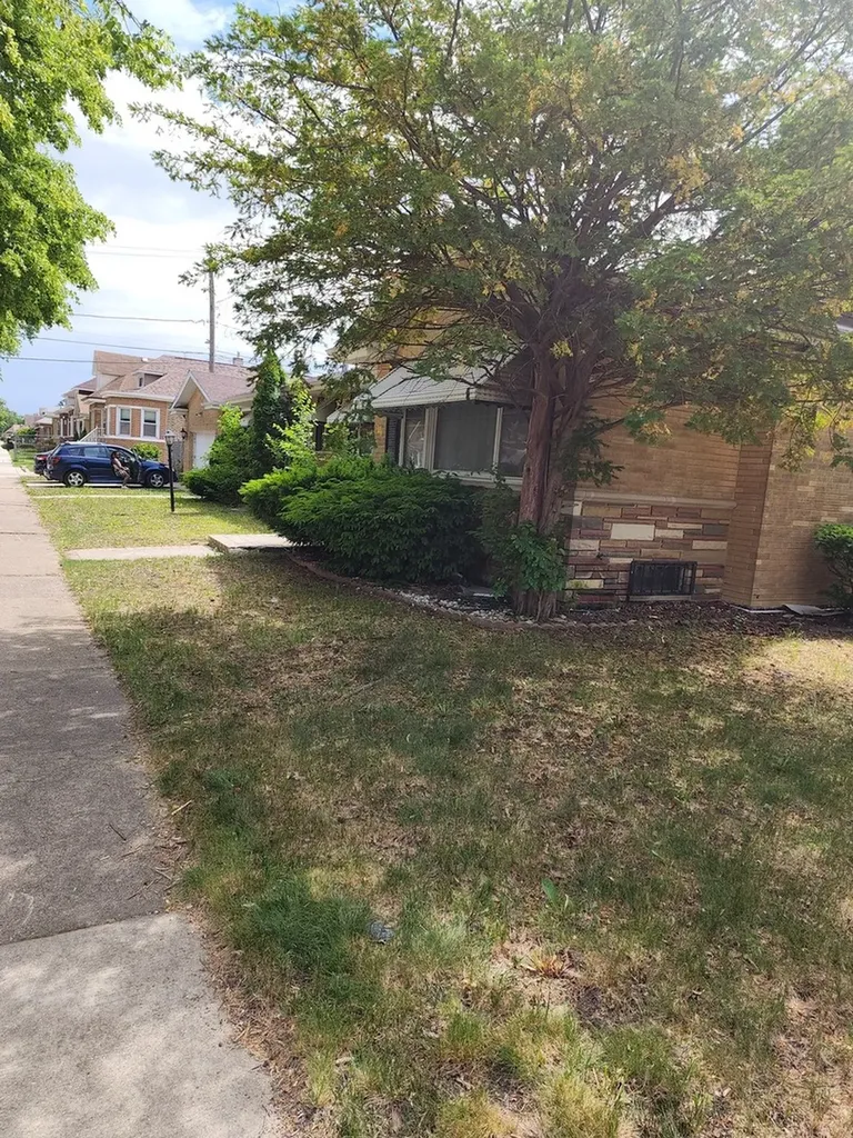 8300 South Hermitage Avenue Chicago IL 60620