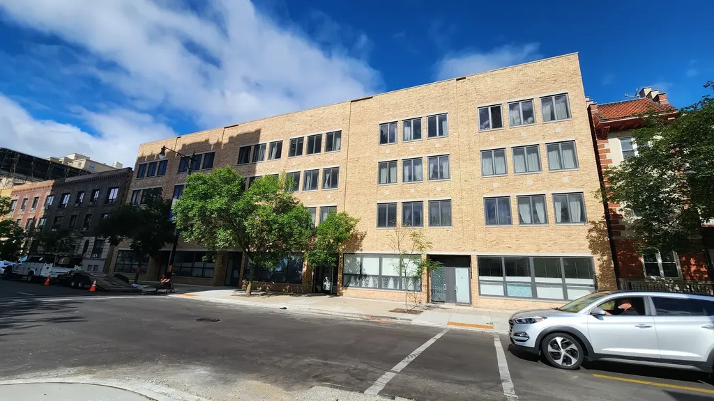 4428 North Sheridan Road Chicago IL 60640