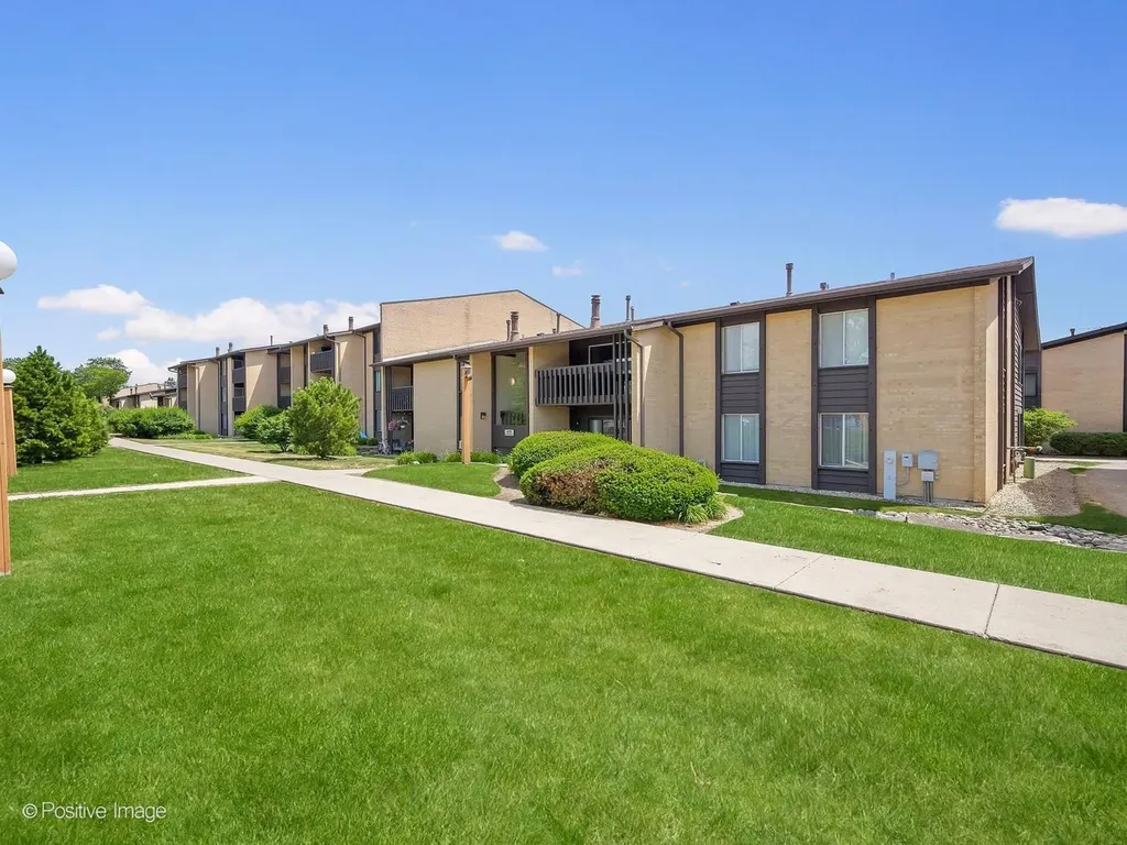 6176 Knoll Lane Court Willowbrook IL 60527
