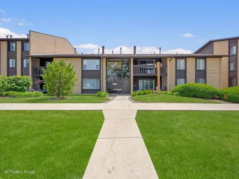 6176 Knoll Lane Court Willowbrook IL 60527