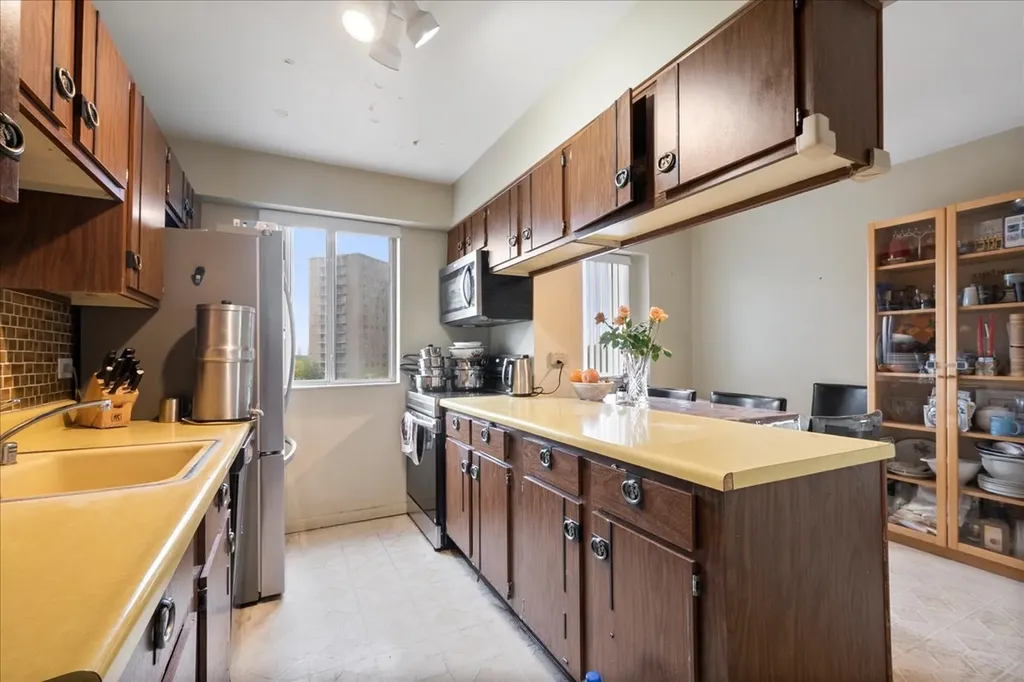 7141 North Kedzie Avenue Chicago IL 60645