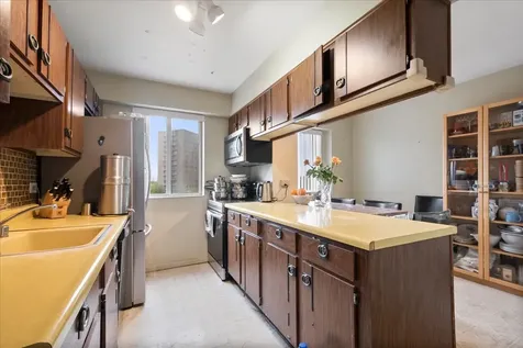 7141 North Kedzie Avenue Chicago IL 60645
