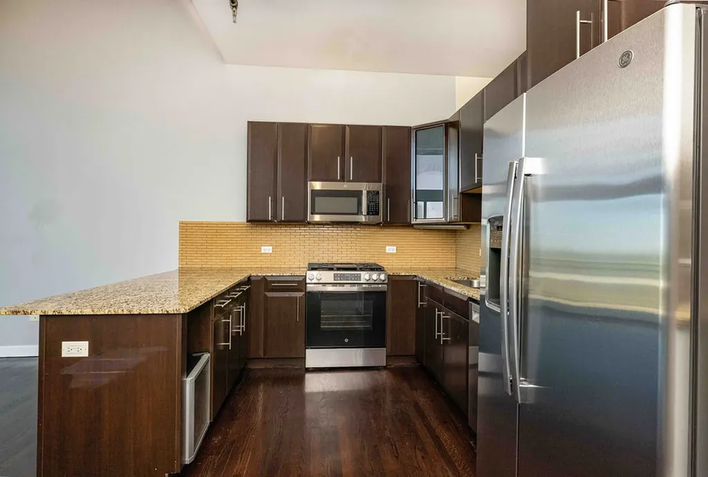 2545 South Dearborn Street Chicago IL 60616