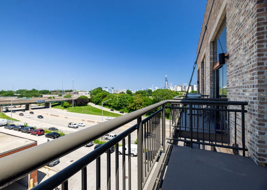 2545 South Dearborn Street Chicago IL 60616