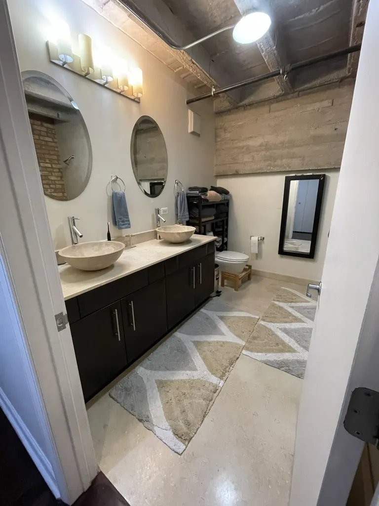 2545 South Dearborn Street Chicago IL 60616