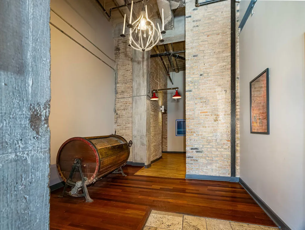 2545 South Dearborn Street Chicago IL 60616