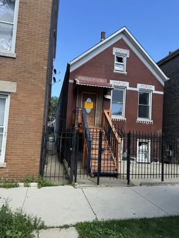 2435 South Whipple Street Chicago IL 60623