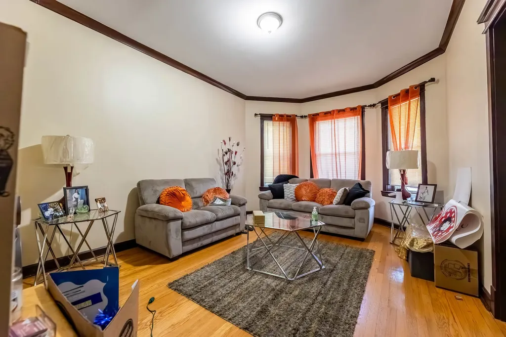 7707 South Peoria Street Chicago IL 60620