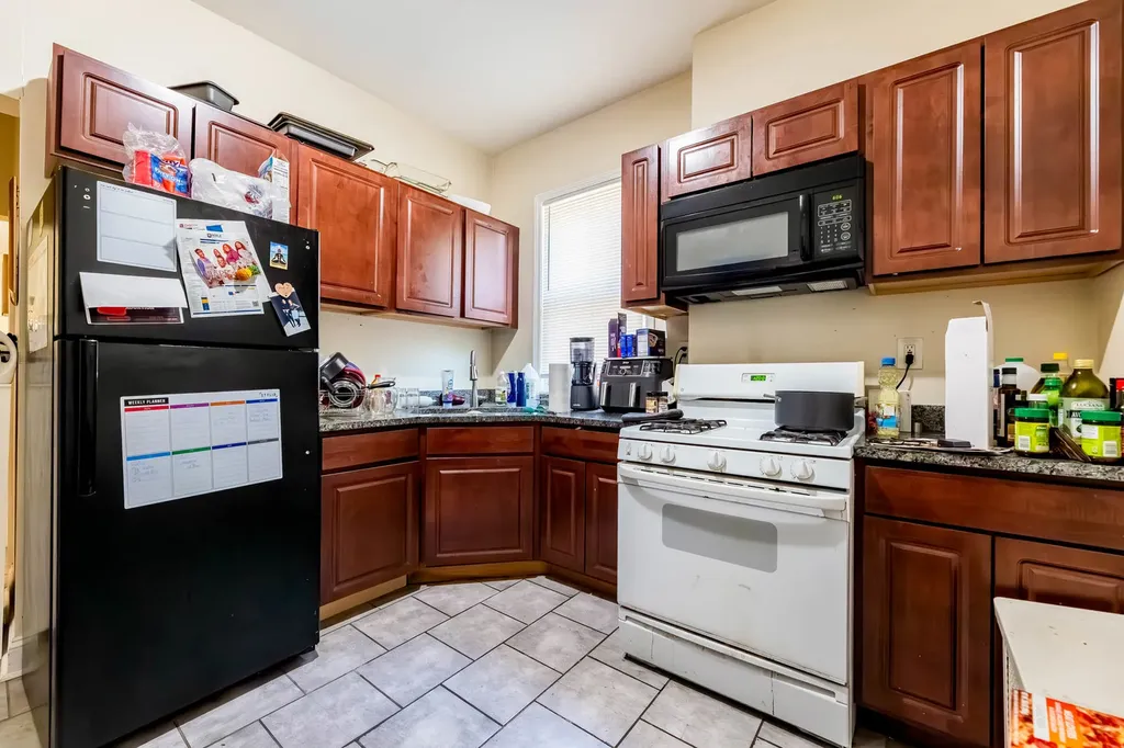 7707 South Peoria Street Chicago IL 60620