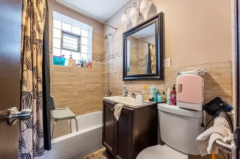 7707 South Peoria Street Chicago IL 60620