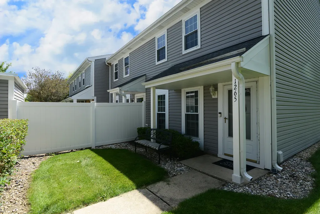 1265 Downing Street Roselle IL 60172