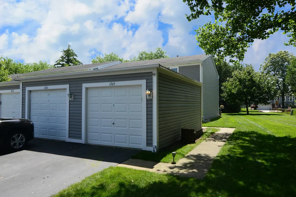 1265 Downing Street Roselle IL 60172