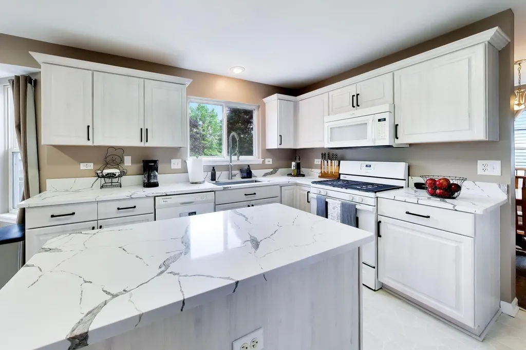 2365 Handley Lane Aurora IL 60502