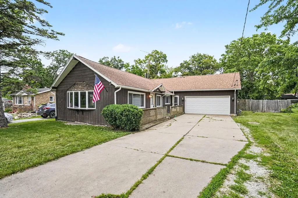 26330 West Grapevine Avenue Antioch IL 60002