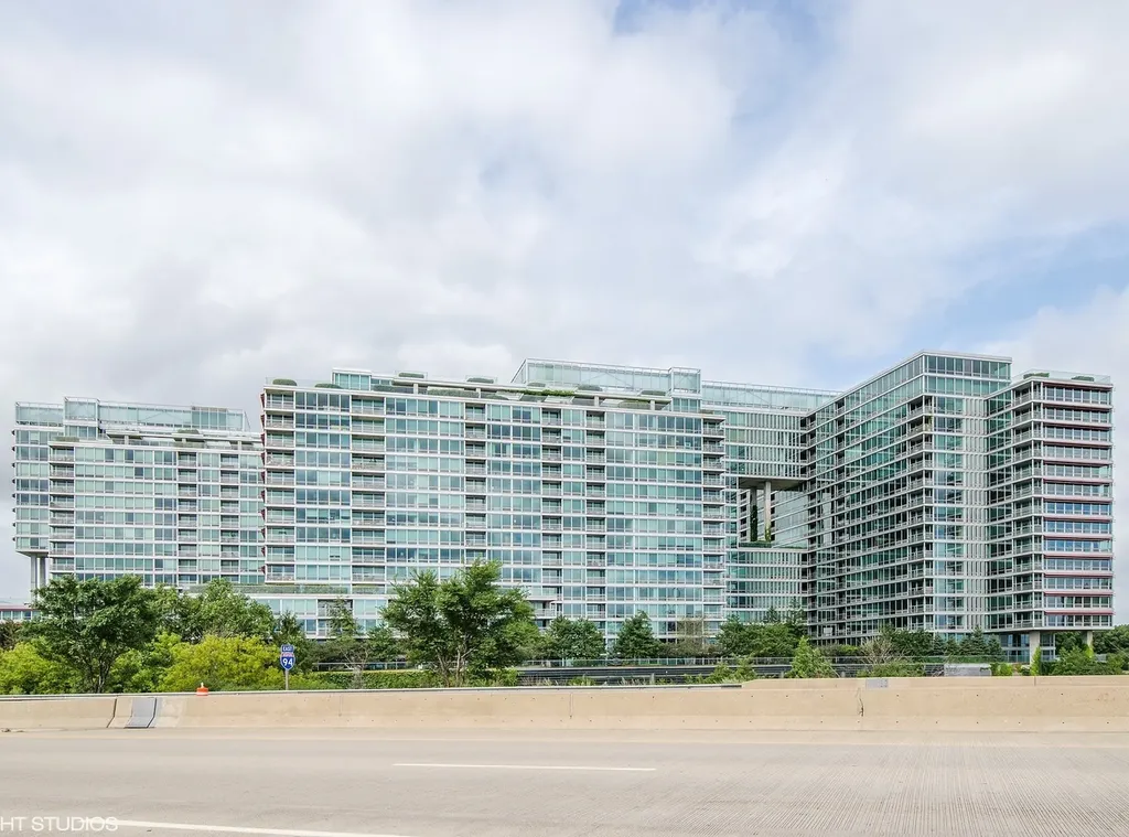 9655 Woods Drive Skokie IL 60077