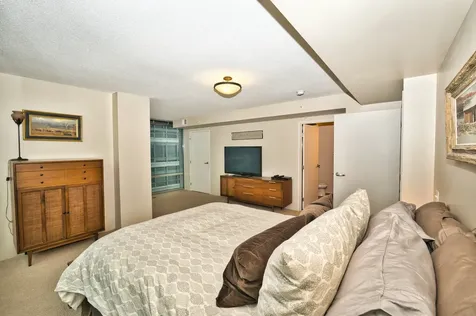 9655 Woods Drive Skokie IL 60077