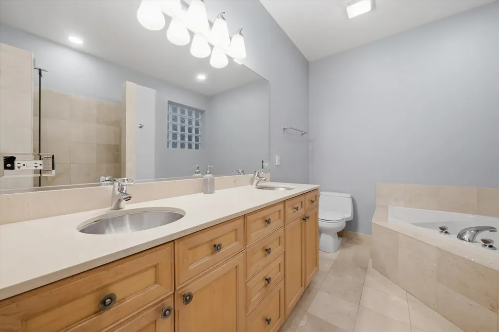 1054 North Hermitage Avenue Chicago IL 60622