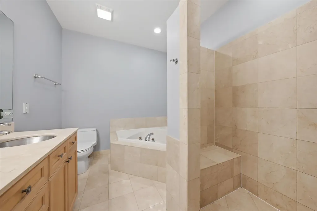 1054 North Hermitage Avenue Chicago IL 60622