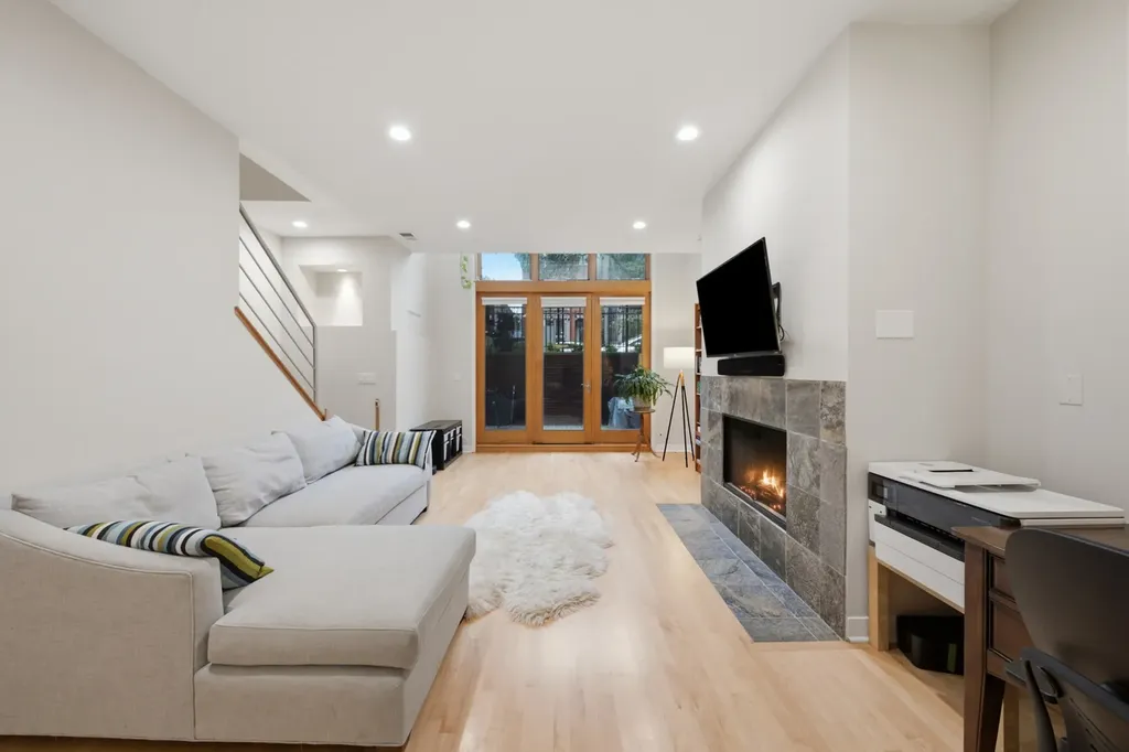 1054 North Hermitage Avenue Chicago IL 60622