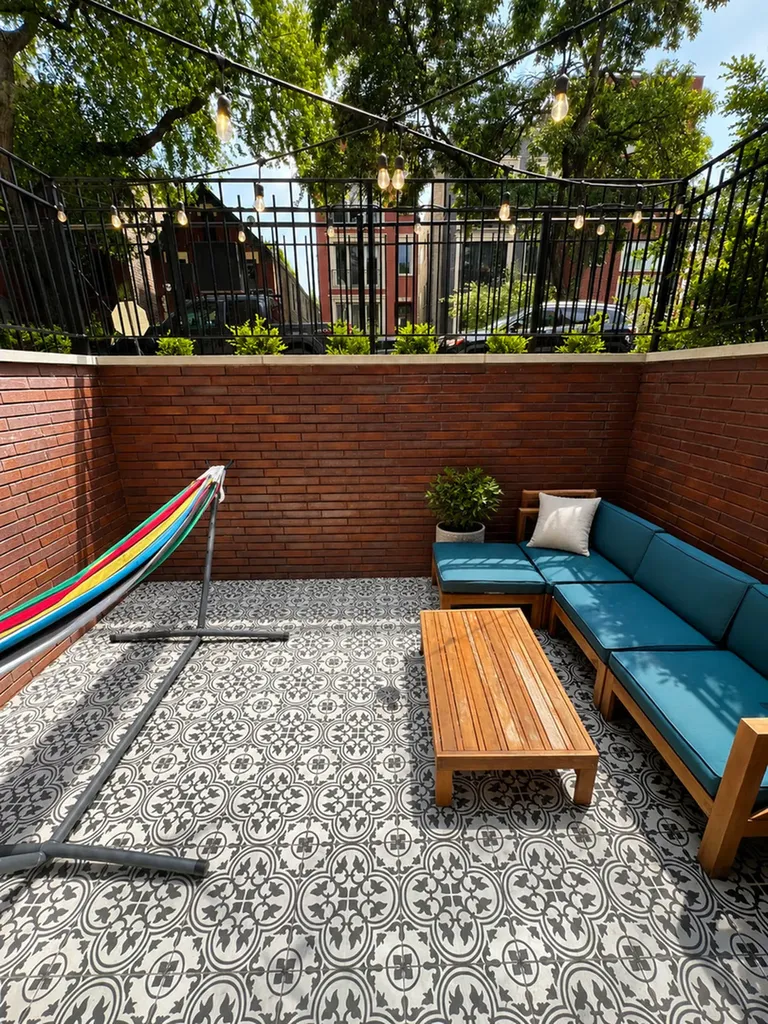 1054 North Hermitage Avenue Chicago IL 60622