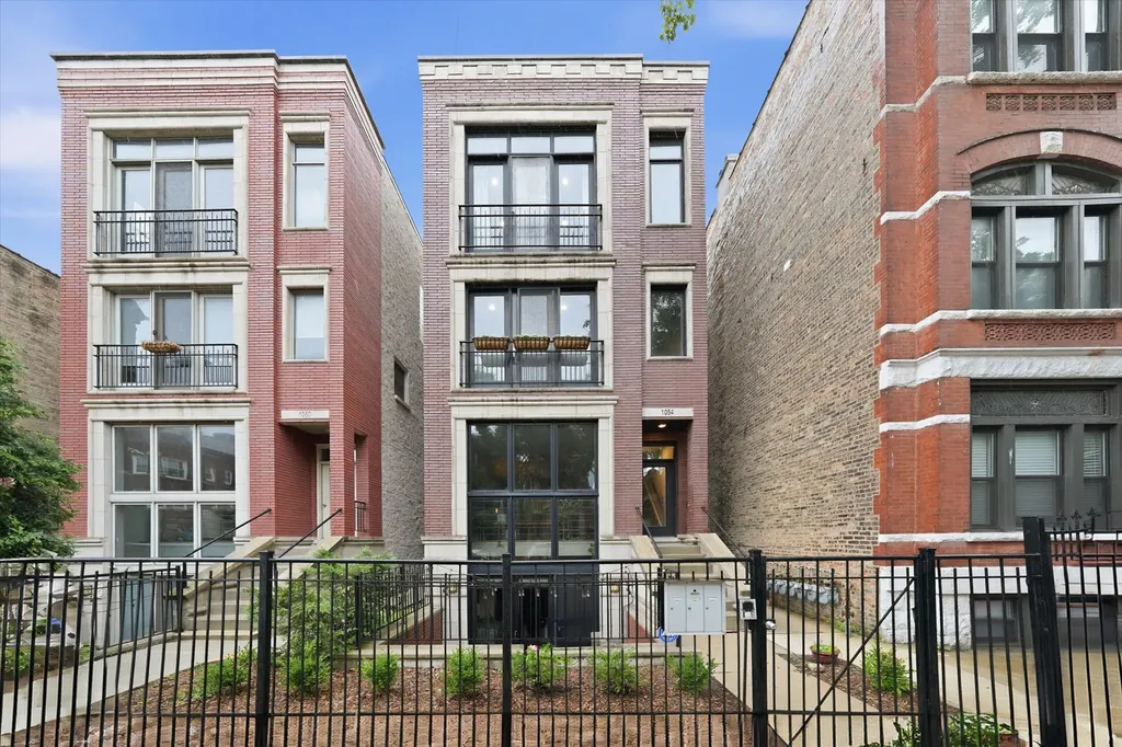 1054 North Hermitage Avenue Chicago IL 60622