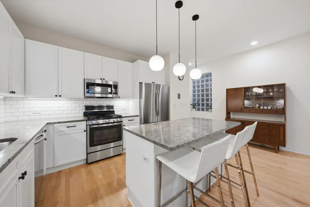 1054 North Hermitage Avenue Chicago IL 60622