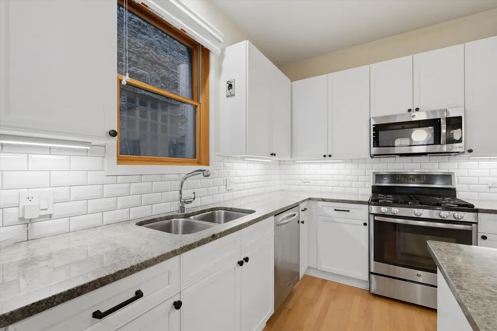 1054 North Hermitage Avenue Chicago IL 60622