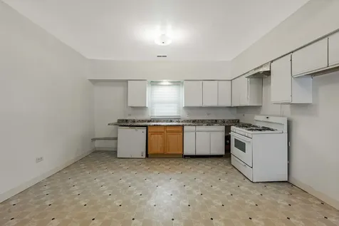 832 East 153 Street Phoenix IL 60426