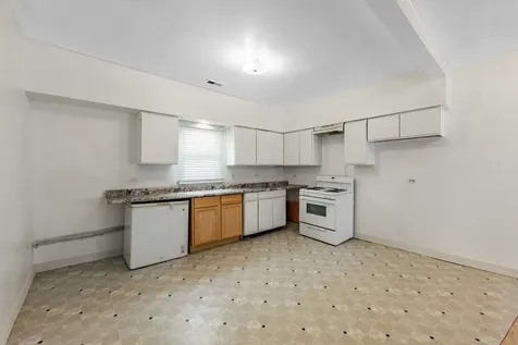 832 East 153 Street Phoenix IL 60426