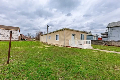 832 East 153 Street Phoenix IL 60426