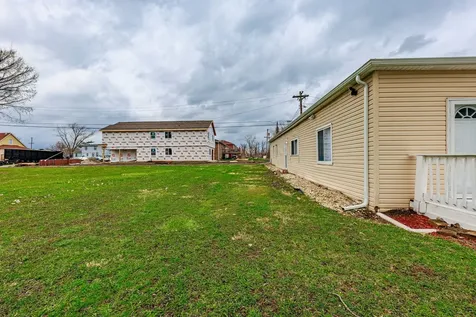832 East 153 Street Phoenix IL 60426