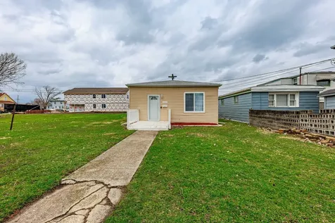 832 East 153 Street Phoenix IL 60426