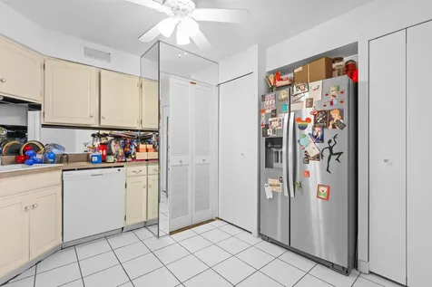 6033 North Sheridan Road Chicago IL 60660